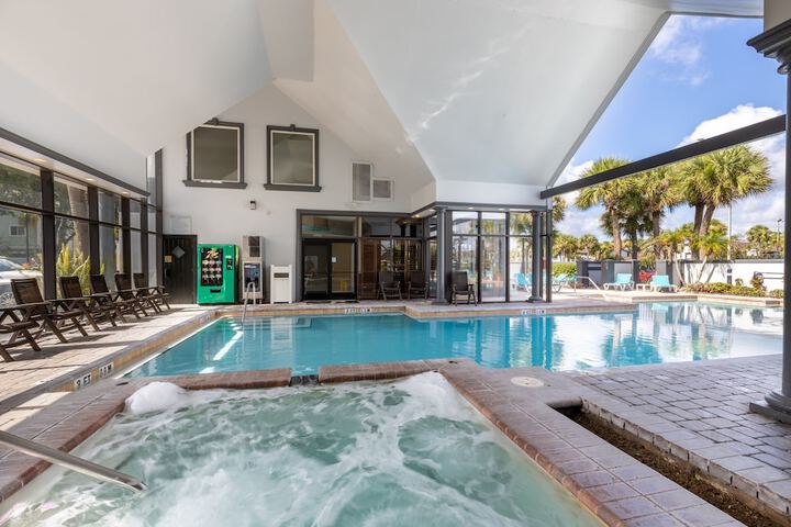 Indoor/outdoor pool