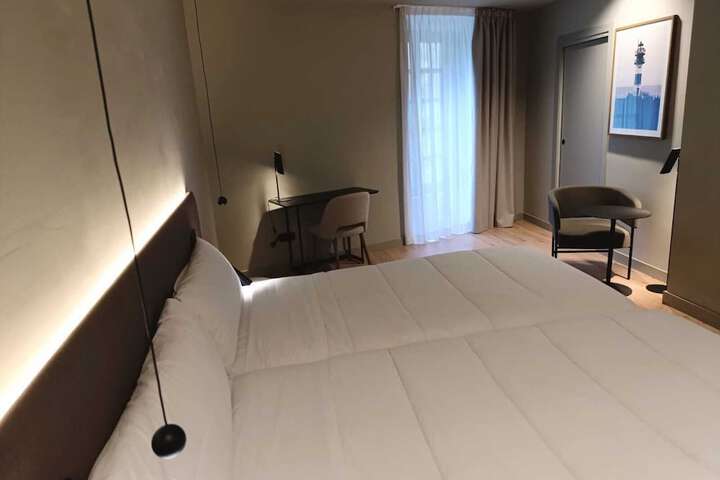 Room 10 of 27