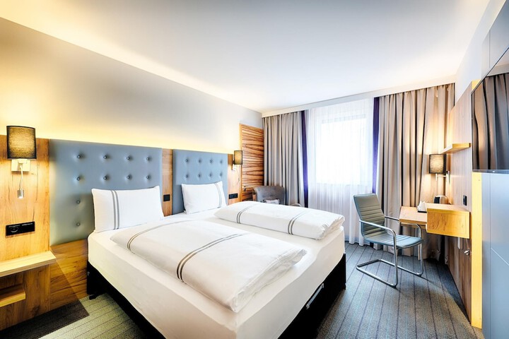 Room 32 of 75