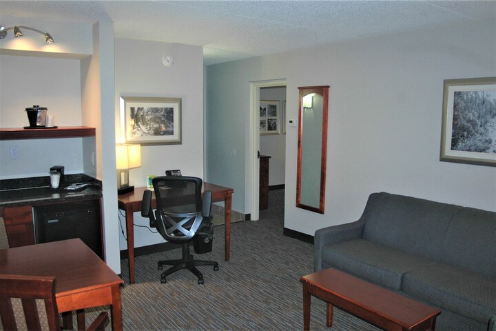 1 King Bed City View Ground Floor (10 of 17)