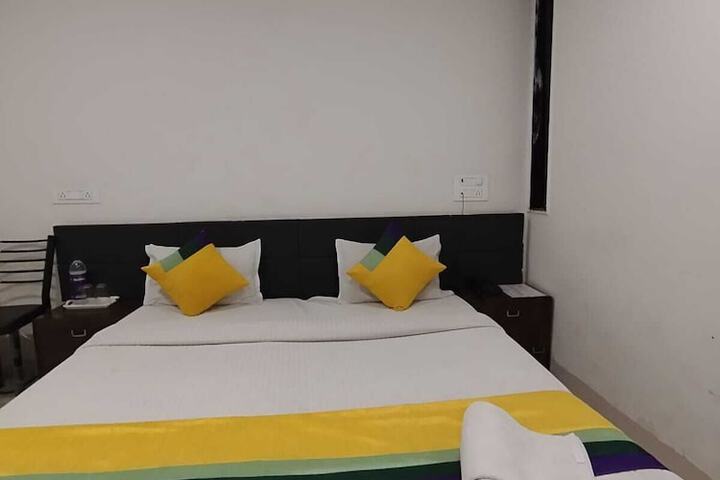 Room 10 of 38