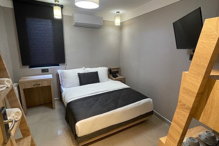 Room 8 of 21