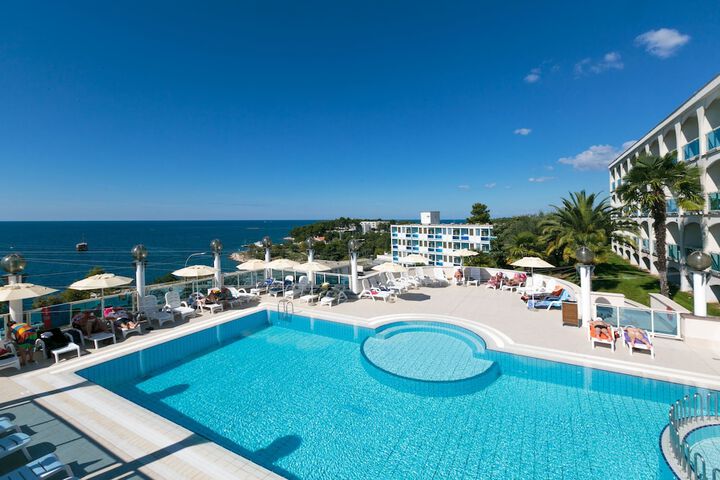Hotel with Pool