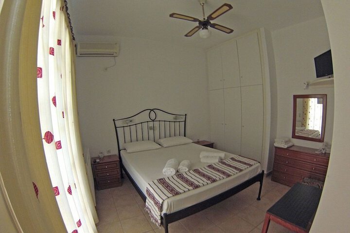 Room 11 of 15