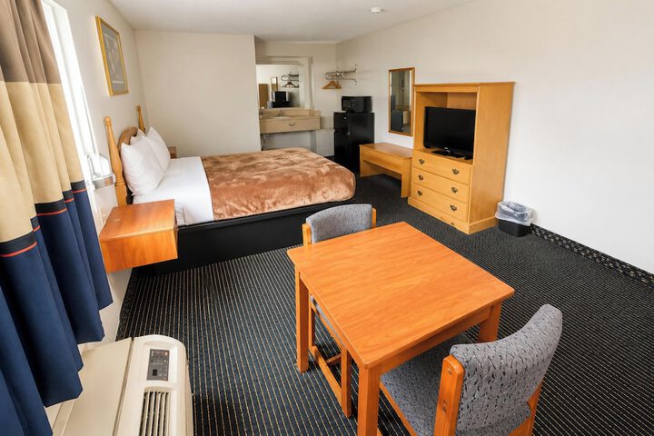 Room 9 of 18