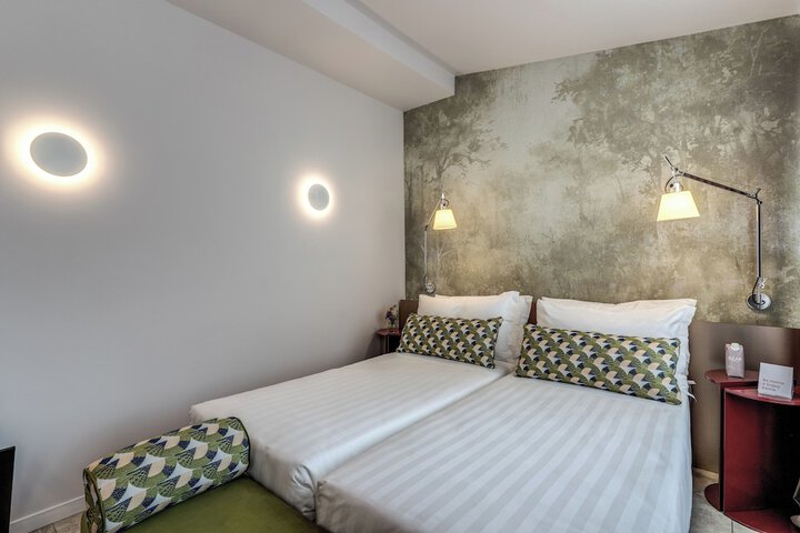 Room 10 of 51