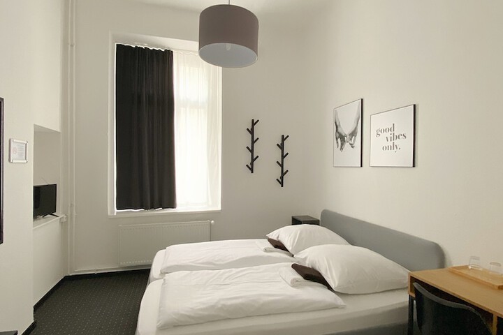 Room 10 of 37