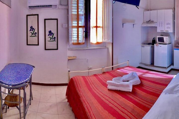 Room 7 of 28