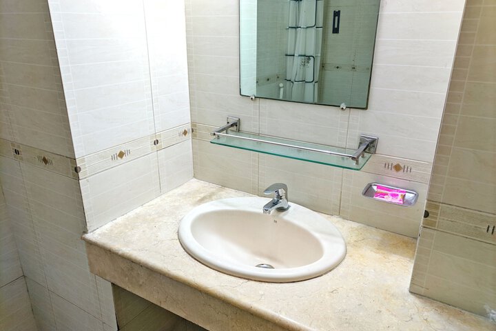 Room 40 of 48