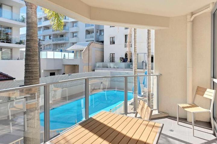 Hotel Pool