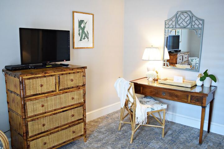 Room 32 of 227