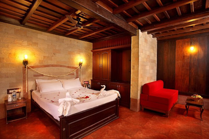 Room 15 of 38