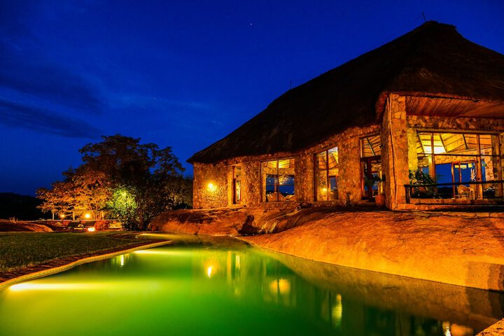 Hotel with Pool