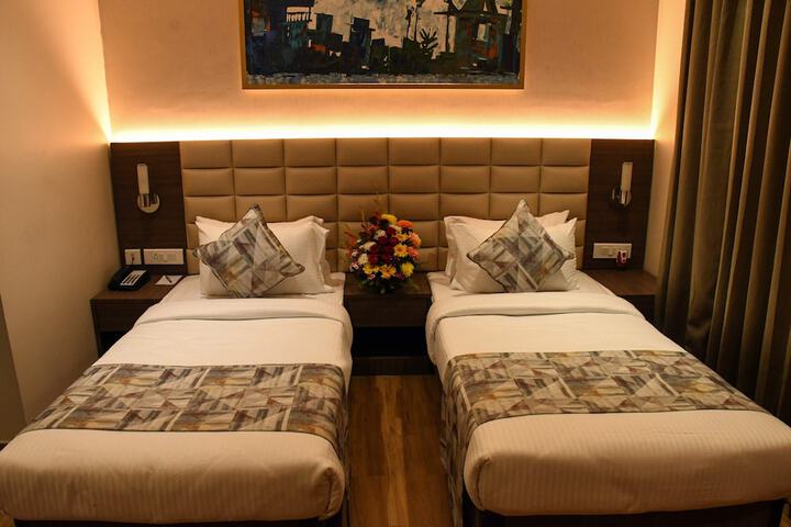 Room 4 of 32