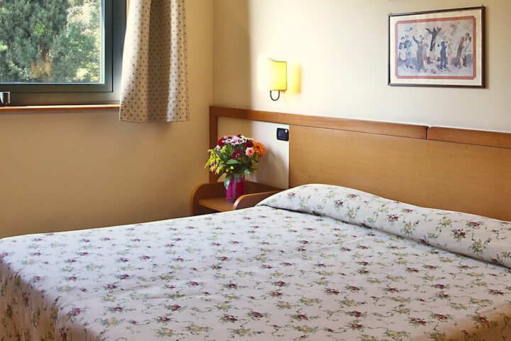 Room 4 of 17