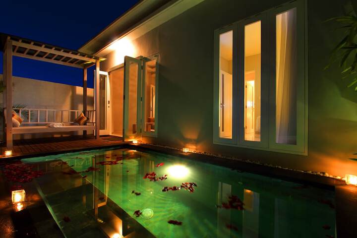Pools & Facilities