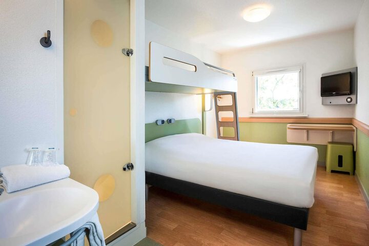 Room 7 of 27