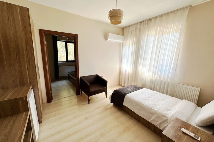 Room 7 of 27