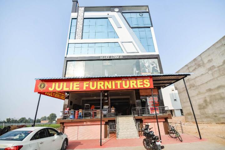 Collection O 66714 Hotel Usha