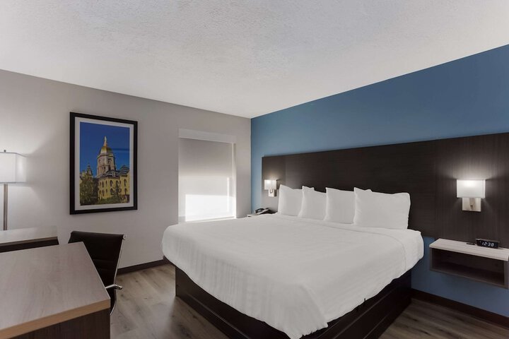 1 King Bed (12 of 14)
