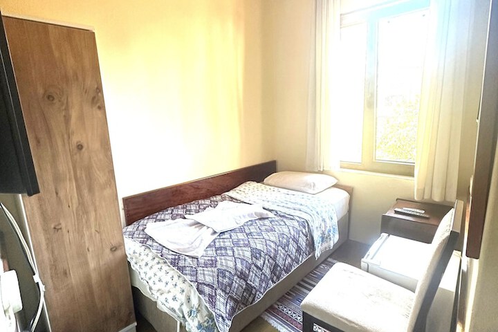 Room 2 of 35