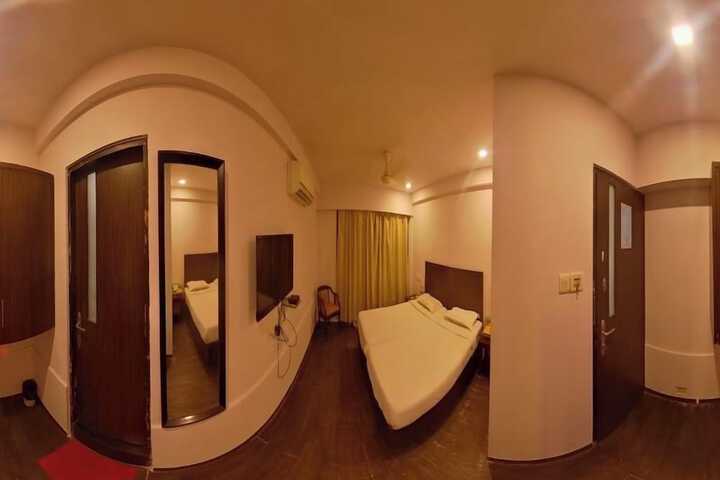 Room 32 of 38