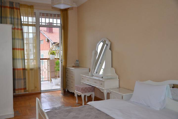 Room 8 of 9