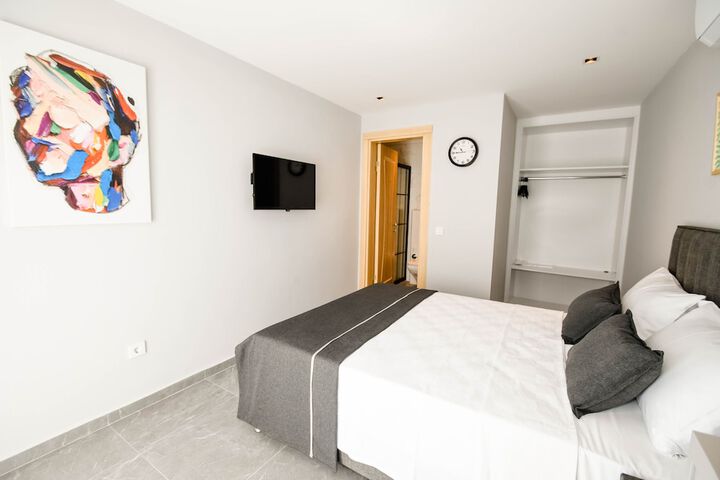 Room 2 of 43