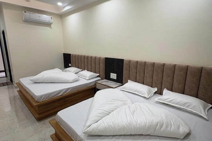 Room 2 of 7