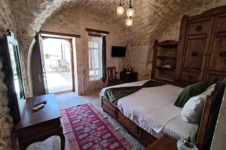 Room 10 of 35