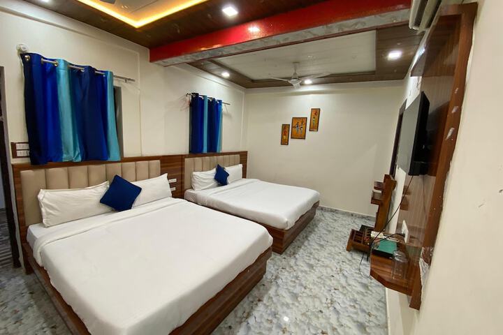Room 13 of 27
