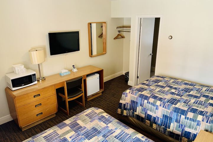 Room 7 of 18