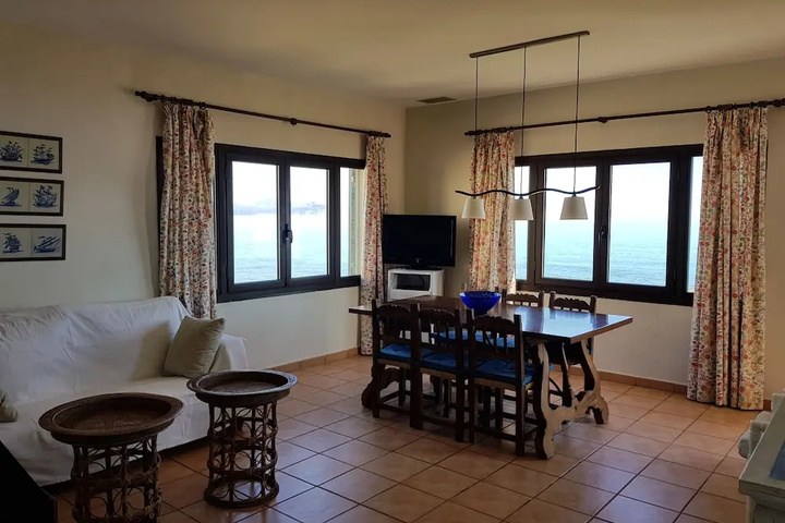 Room 4 of 17