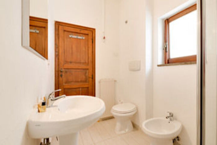 Room 44 of 477