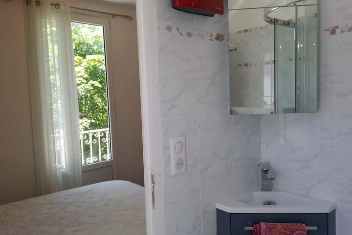 Room 6 of 14