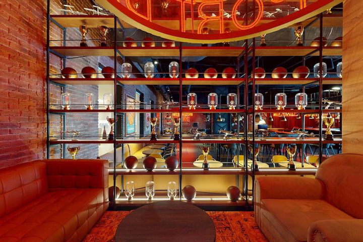 Lounge 192 of 271