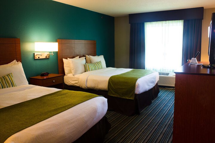 2 Queen Beds Microwave, Refrigerator High Speed Internet Accessible Full Breakfast (3 of 10)