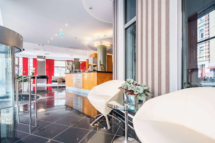 Entrance & Lobby