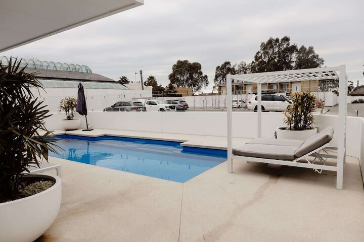 Pool Hotel