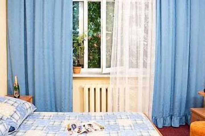 Room 10 of 46