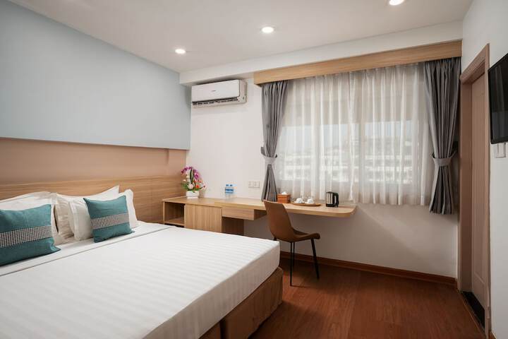 Room 8 of 34