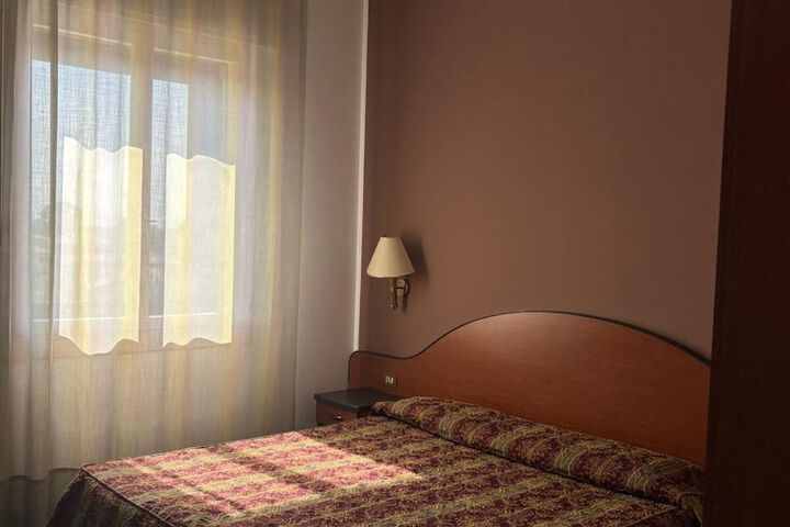 Room 13 of 30