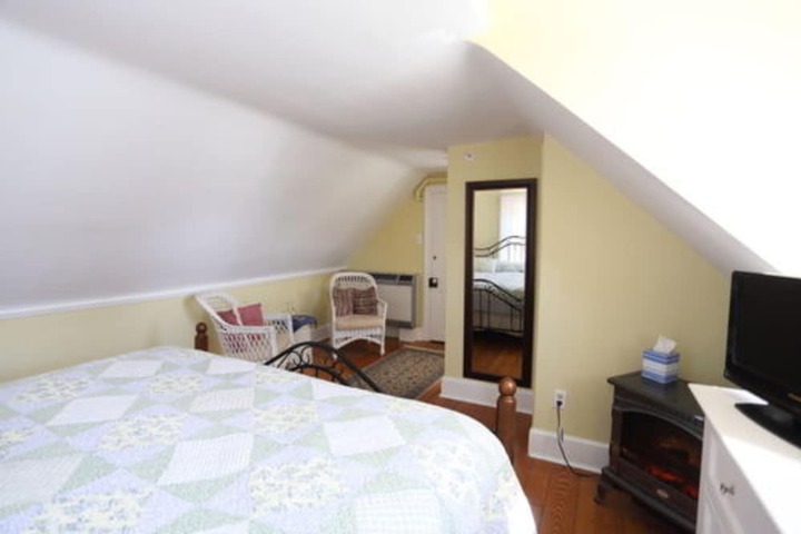 Room 9 of 48