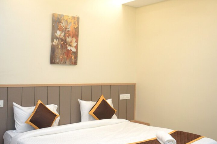 Room 3 of 38