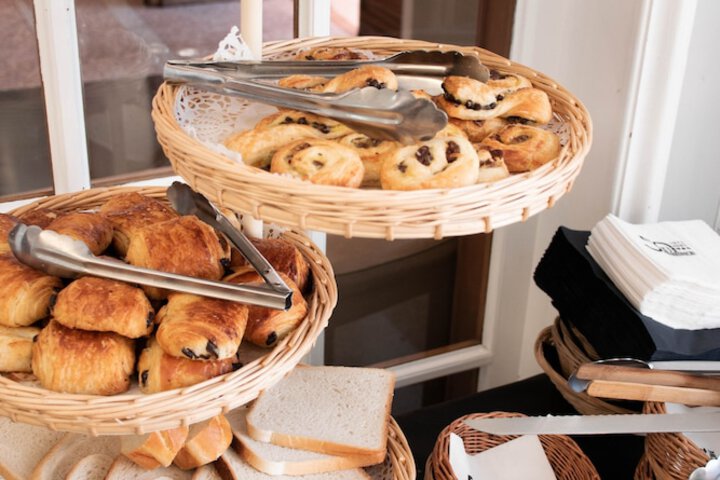 Breakfast/Coffee Service 12 of 15