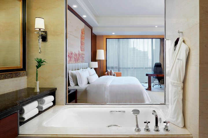 Room 12 of 95