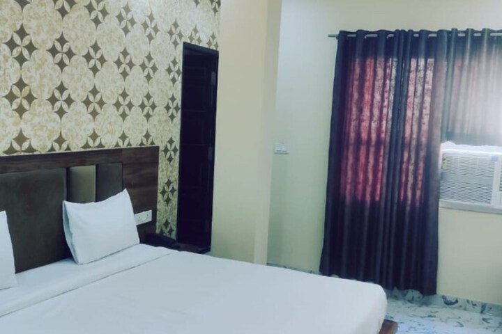 Room 18 of 23