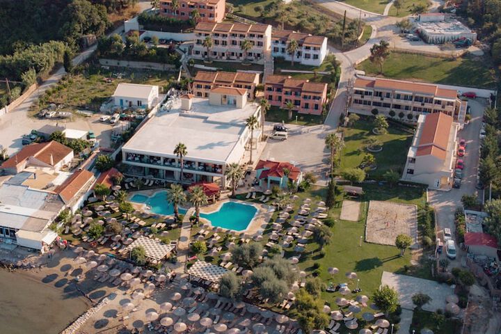 Robolla Beach Aparthotel