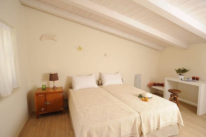 Room 2 of 46