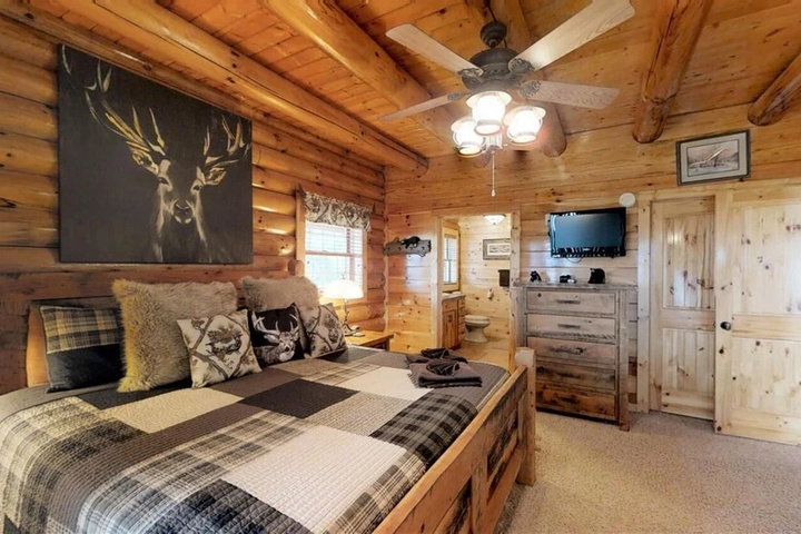 Room 4 of 8